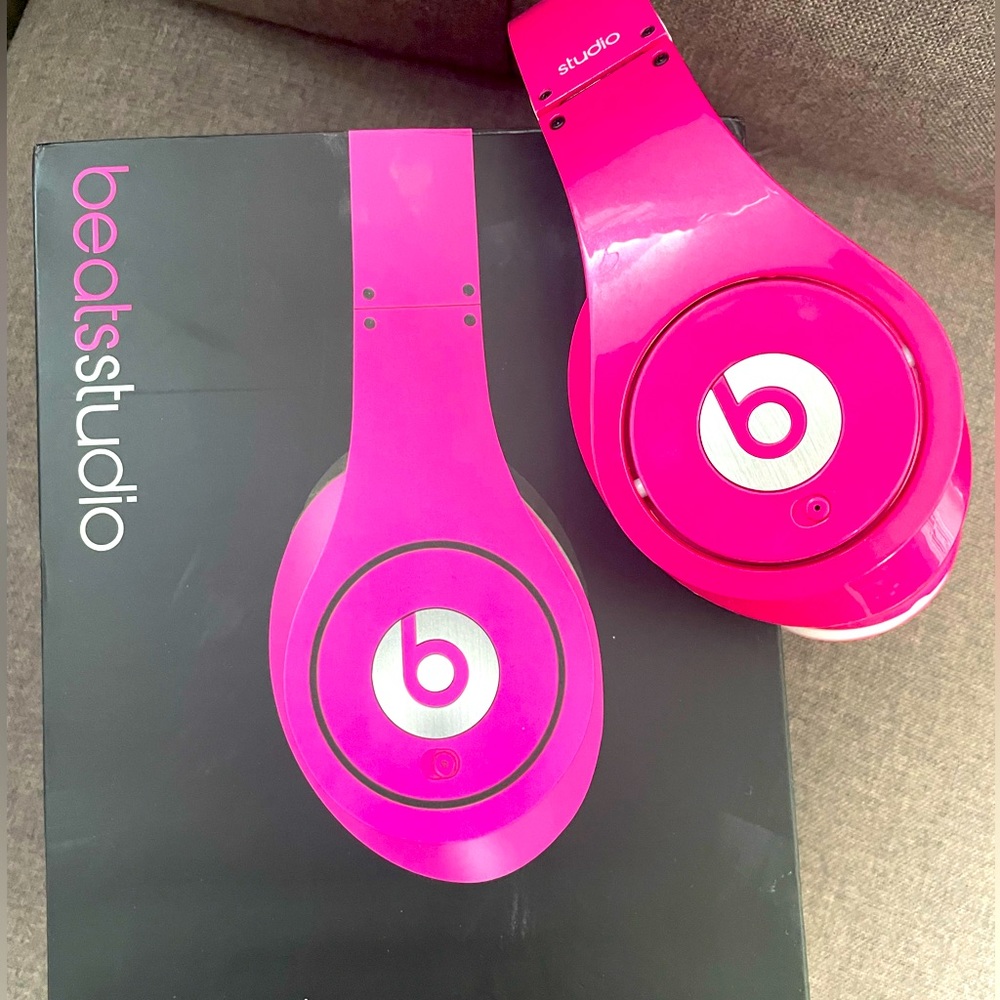 Dr. Dre headphones Pink